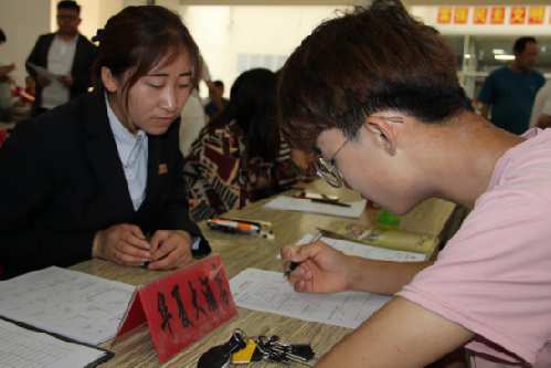 返鄉(xiāng)就業(yè) 筑夢(mèng)敦煌——甘肅省敦煌市舉辦“返鄉(xiāng)就業(yè)，筑夢(mèng)敦煌”高校畢業(yè)生專場(chǎng)招聘會(huì)