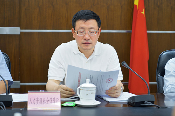 四川省政府召開省解決企業(yè)拖欠工資問題聯(lián)席會議2018年第一次全體會議