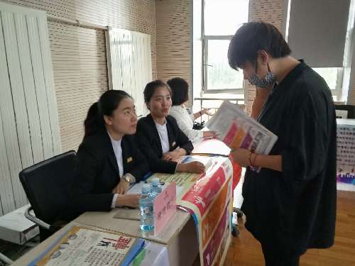 內(nèi)蒙古鄂爾多斯：東勝區(qū)2018年“扶貧助貧 扶智強志”大型人才交流會