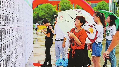 江西南昌：西湖區(qū)專場招聘會為求職者就業(yè)搭橋