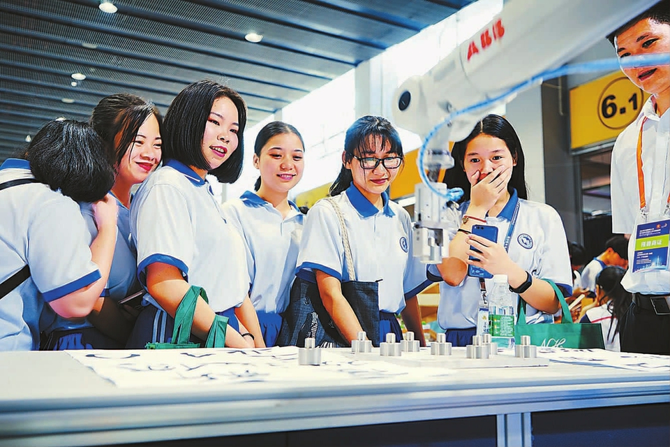 持續(xù)的激情 不一樣的精彩——走進(jìn)2018年中國技能大賽暨第45屆世賽全國選拔賽廣東賽區(qū)