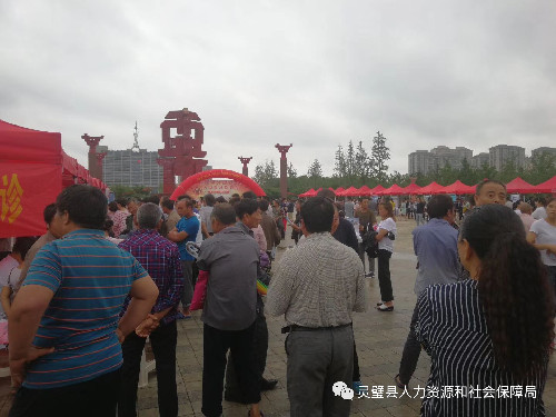 風(fēng)里雨里，崗位等你——安徽省靈璧縣舉辦大型貧困勞動(dòng)者專(zhuān)場(chǎng)招聘會(huì)