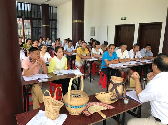 四川翠屏：竹編工藝勞務(wù)品牌培訓(xùn)在李莊鎮(zhèn)開班授課