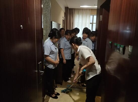 江西崇義：舉辦客房服務(wù)員技能培訓(xùn)班