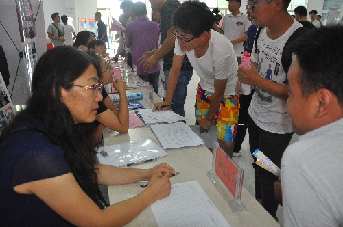 山東省高青縣2018年畢業(yè)季人才招聘會暨化工人才專場招聘會取得圓滿成功