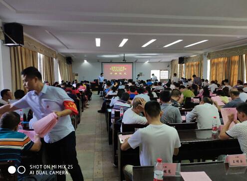 開好“栽茶制茶”培訓(xùn)班 當(dāng)好為民解困服務(wù)員——湖南省臨湘市開展2018年度“兩后生”、貧困勞動(dòng)力茶葉栽培制作職業(yè)技能培訓(xùn)班