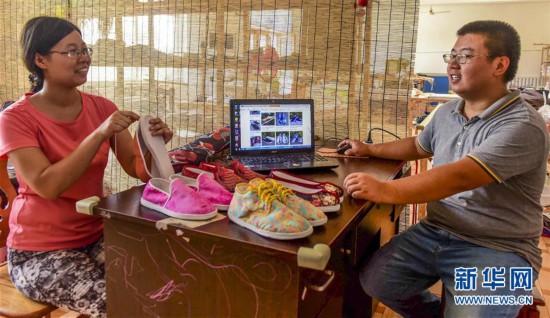 河北阜城：85后大學(xué)生夫妻回鄉(xiāng)創(chuàng)業(yè)念好布鞋“致富經(jīng)”