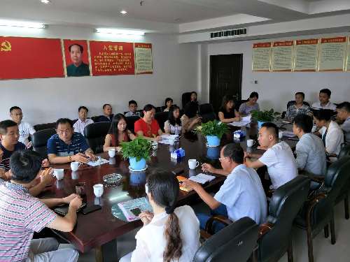 家政崗位送到鄉(xiāng) 扶貧攻堅(jiān)走上門——湖南省岳陽(yáng)市勞動(dòng)就業(yè)服務(wù)局聯(lián)合平江縣人社局開展送崗位下鄉(xiāng)扶貧活動(dòng)