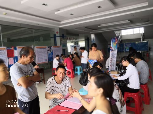江西省宜豐縣勞動就業(yè)局“月招聘會”讓找工作不再煩惱