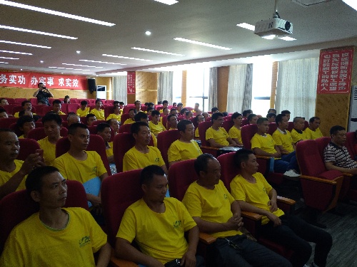 就業(yè)扶貧出實(shí)招 精準(zhǔn)培訓(xùn)幫上崗——湖南省岳陽市平江縣2018年精準(zhǔn)扶貧（電工、焊工）技能培訓(xùn)班開班