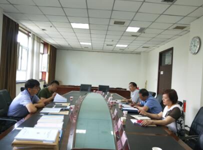 新疆生產(chǎn)建設(shè)兵團(tuán)督查組對(duì)十二師保障農(nóng)民工工資支付工作進(jìn)行督查檢查