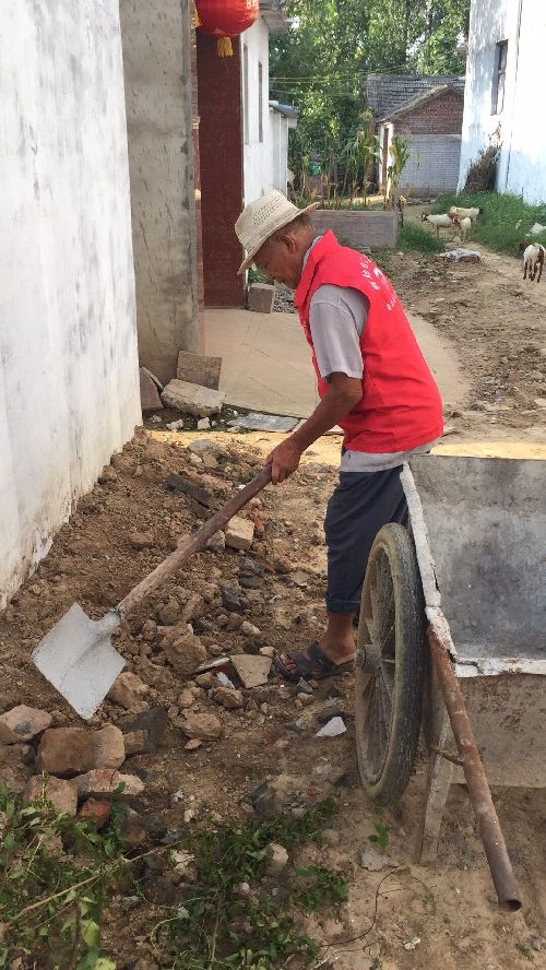 安徽界首：東城街道積極開發(fā)公益性崗位，讓貧困戶端上“鐵飯碗”