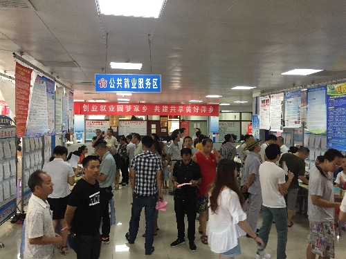 搭建園區(qū)招聘平臺(tái) 精準(zhǔn)服務(wù)供需兩端——江西省萍鄉(xiāng)市就業(yè)局舉辦萍鄉(xiāng)市2018年工業(yè)園區(qū)企業(yè)專場(chǎng)招聘會(huì)