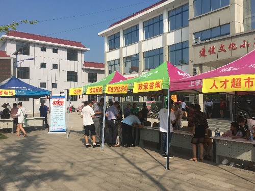 湖北省谷城開發(fā)區(qū) 政策崗位送家門 連心惠民助扶貧