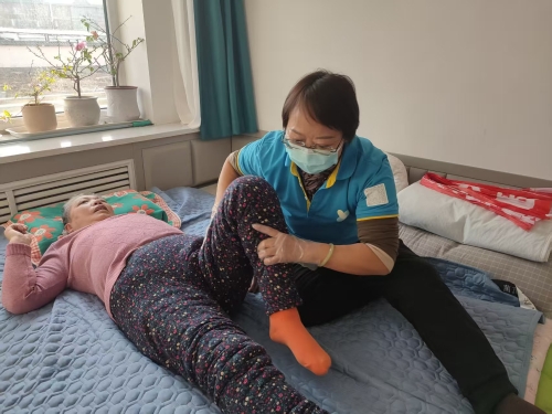 盤錦三替巾幗錦嫂到家家政服務(wù)員家政勞務(wù)品牌照片5