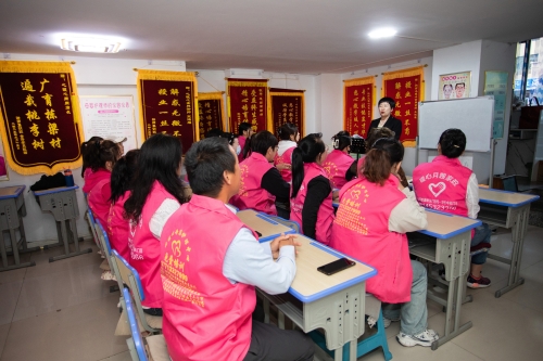 訥河“心暖心”家政工家政勞務(wù)品牌照片01