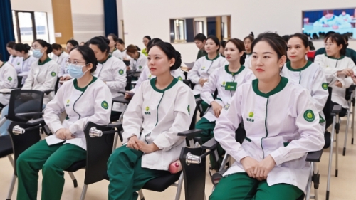 虹口養(yǎng)老照護(hù)師家政勞務(wù)品牌照片4