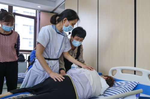 虹口養(yǎng)老照護(hù)師家政勞務(wù)品牌照片5