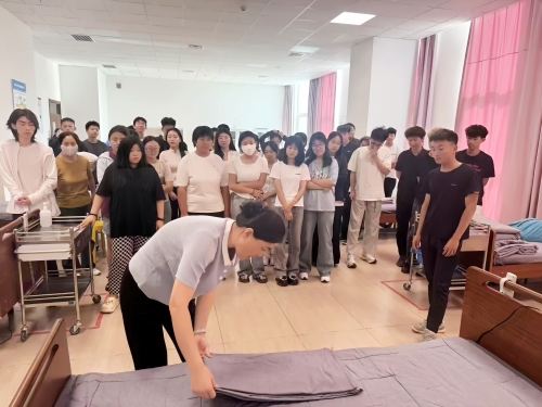 智慧居護理師+家政勞務品牌照片4