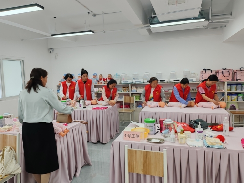 河南漯河家天下社區(qū)家政勞務(wù)品牌照片2.孟廟鎮(zhèn)社區(qū)母嬰公益課堂