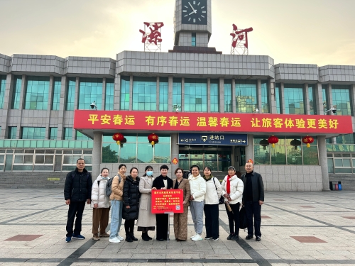 河南漯河家天下社區(qū)家政勞務(wù)品牌照片4.送學(xué)員去北京頤養(yǎng)院工作