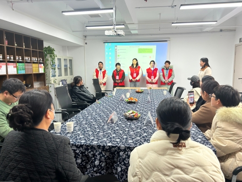 河南漯河家天下社區(qū)家政勞務(wù)品牌照片5.月嫂和客戶的面試會(huì)