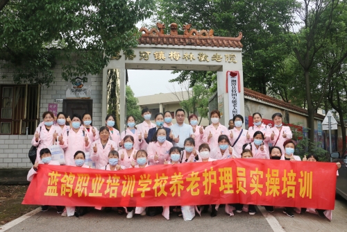 湘潭蓮鄉(xiāng)護(hù)理師+家政勞務(wù)品牌照片+1