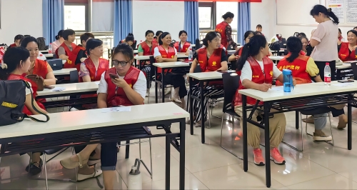 湘潭蓮鄉(xiāng)護(hù)理師+家政勞務(wù)品牌照片+3