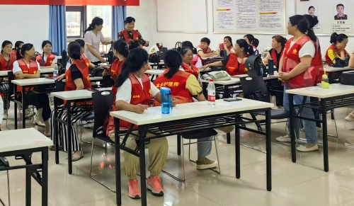 湘潭蓮鄉(xiāng)護(hù)理師+家政勞務(wù)品牌照片+5