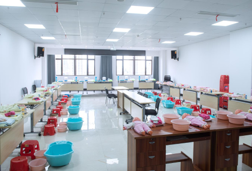 “百色紅嫂”家政勞務(wù)品牌照片7