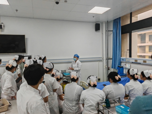 “桂衛(wèi)智護”醫(yī)療護理員家政勞務(wù)品牌照片1