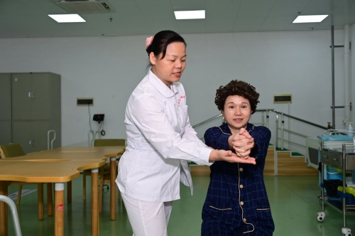 “桂衛(wèi)智護”醫(yī)療護理員家政勞務(wù)品牌照片12