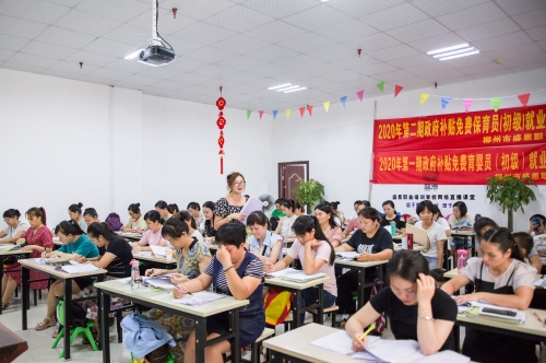 “龍城福嫂”母嬰護(hù)理勞務(wù)品牌照片6