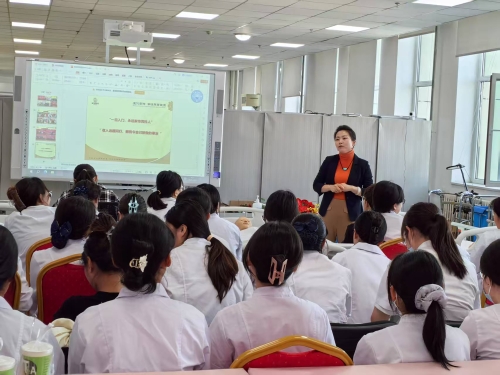 “金城護(hù)工”家政勞務(wù)品牌照片 2